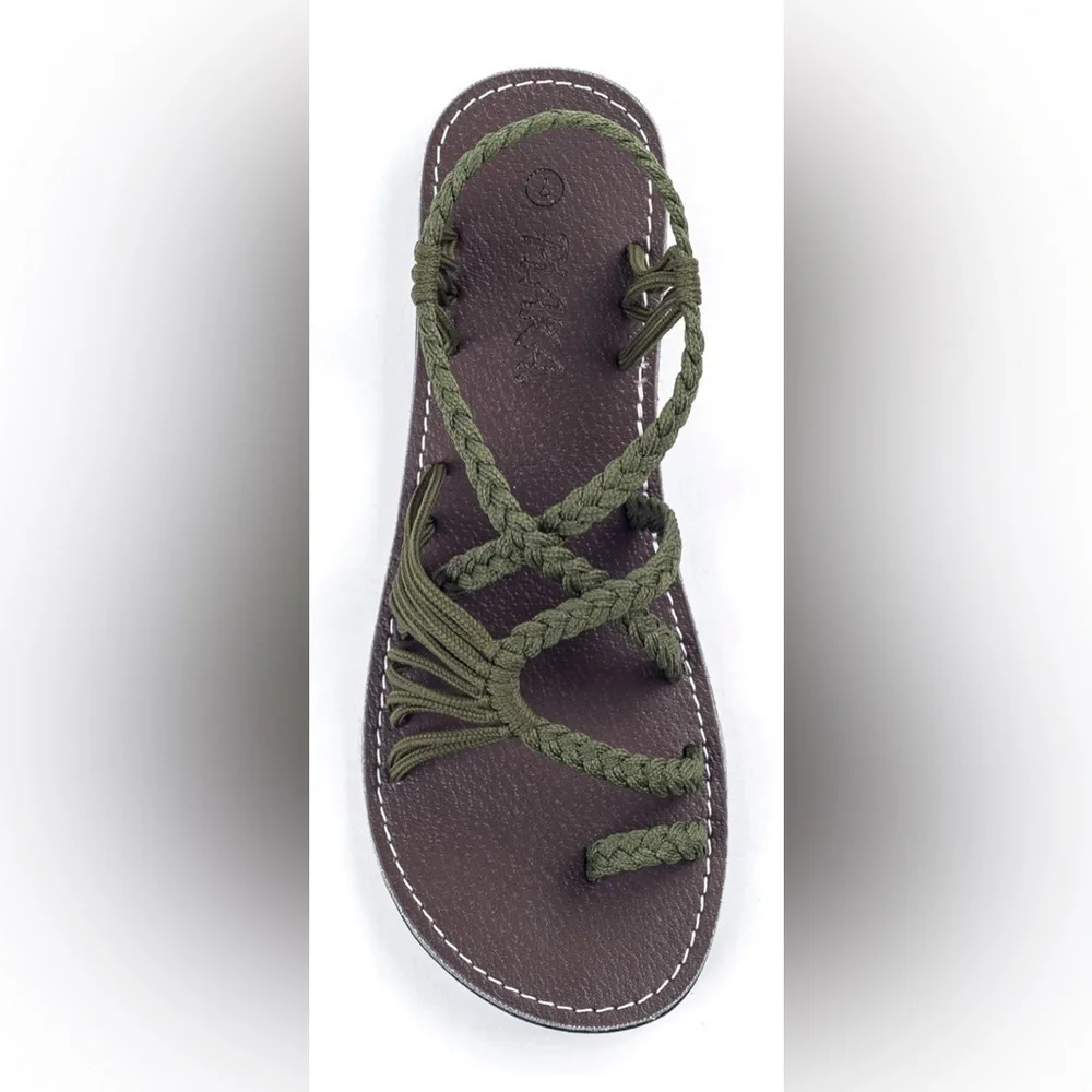 NEW Plaka Flat Sandals for Women Palm Leaf Black Zebra 9